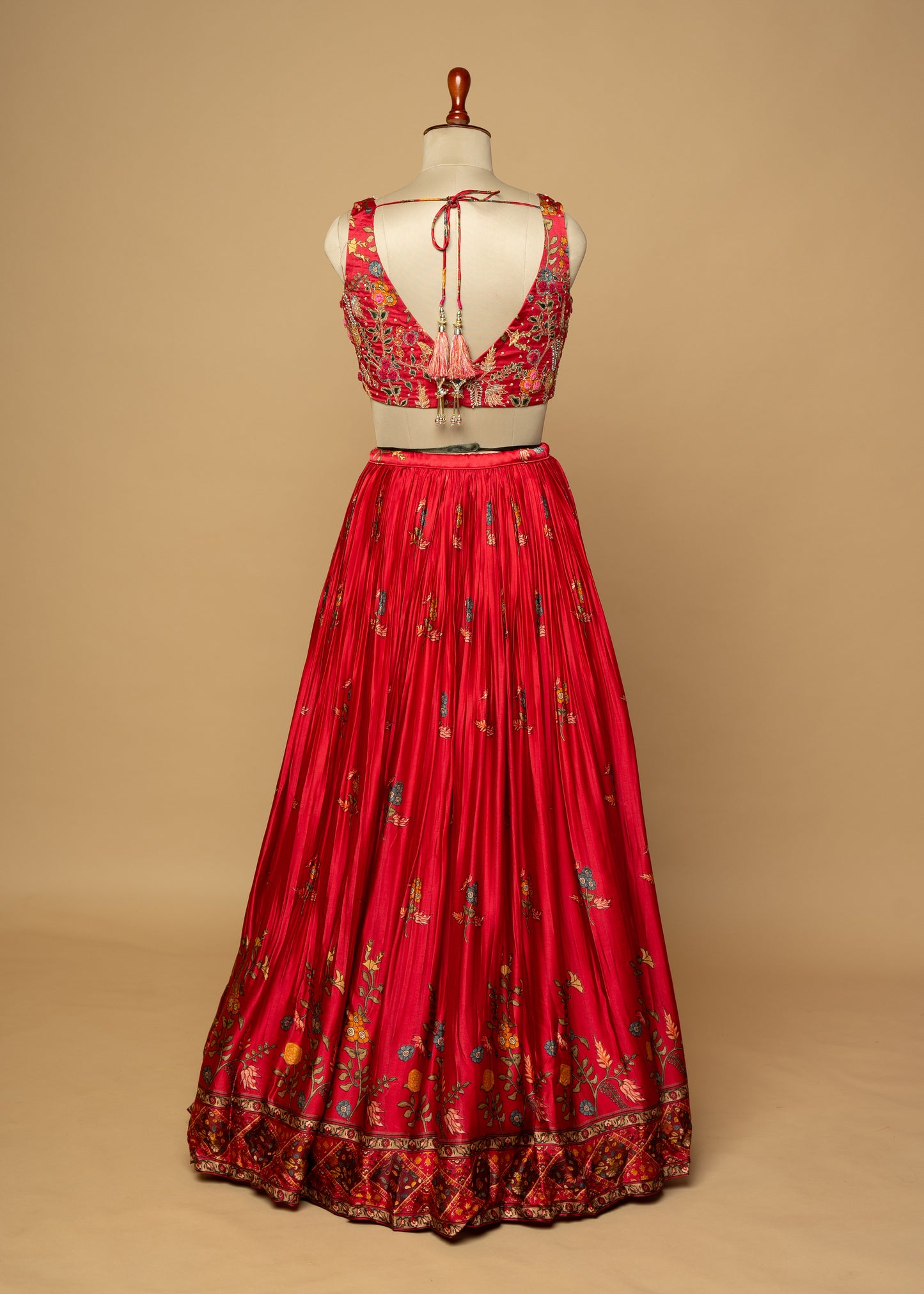 Regal Rani: Designer Gazi Silk Crop Set – Timeless Elegance! 👑👚 – Zaribari